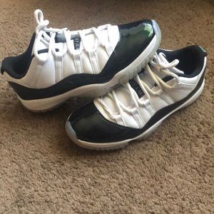 Jordan 11 low emeralds